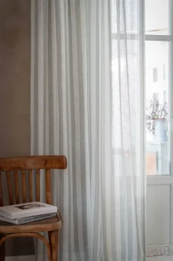 Disa grön randiga gardiner