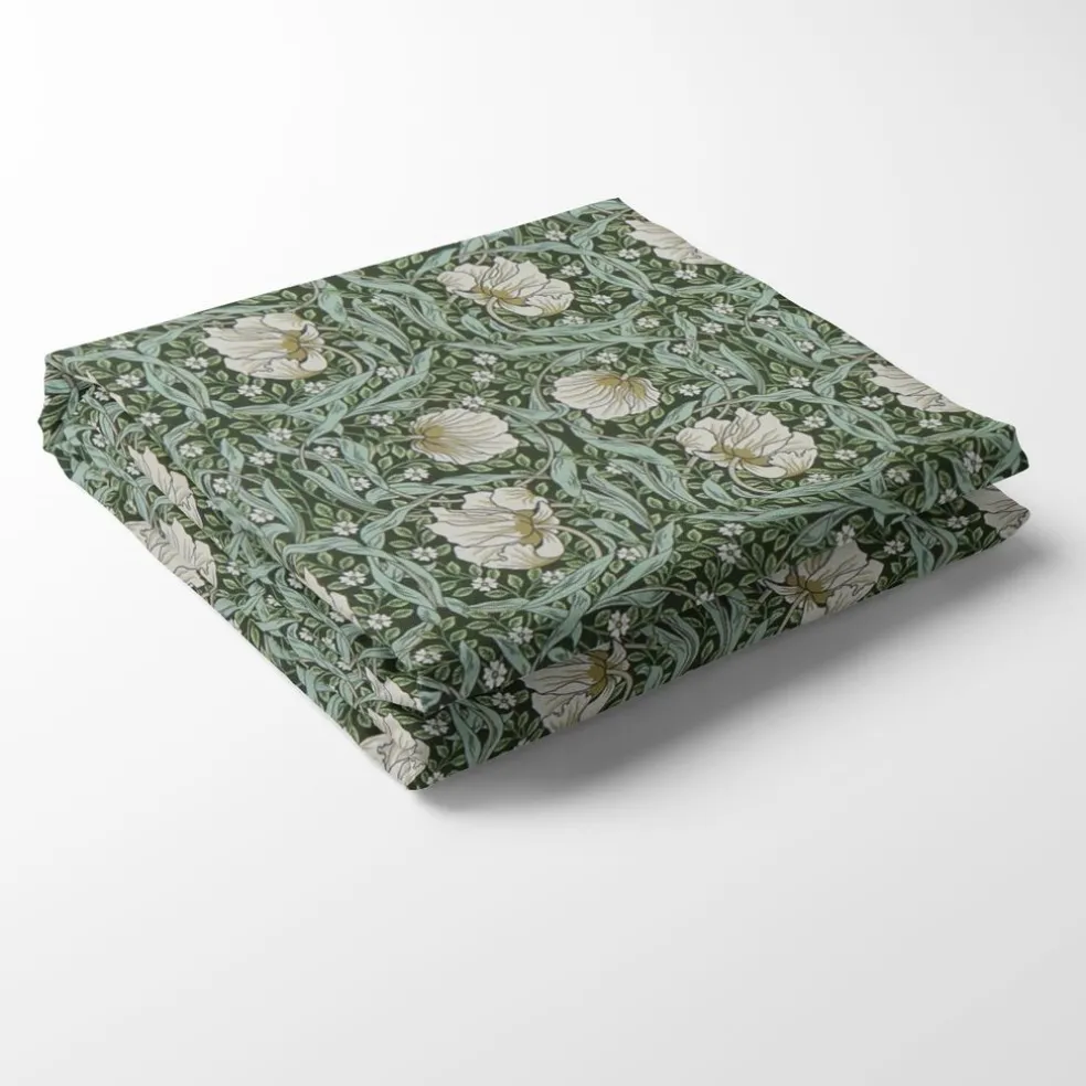 Grace grön bordsduk - Klassisk blommig Arts and Crafts design