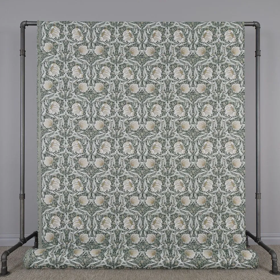 Grace grön gobeläng - Klassisk blommig Arts and Crafts design