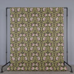 Grace rosa/grön tyg - Klassisk blommig Arts and Crafts design
