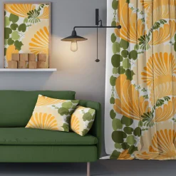 Lisette gul tyg - livfullt tryck med grafisk 70-talskänsla