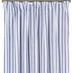 Madicken blå randiga gardiner