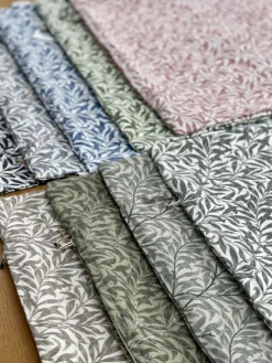 Ramas beige-mint kuddfodral med kvistar och blad